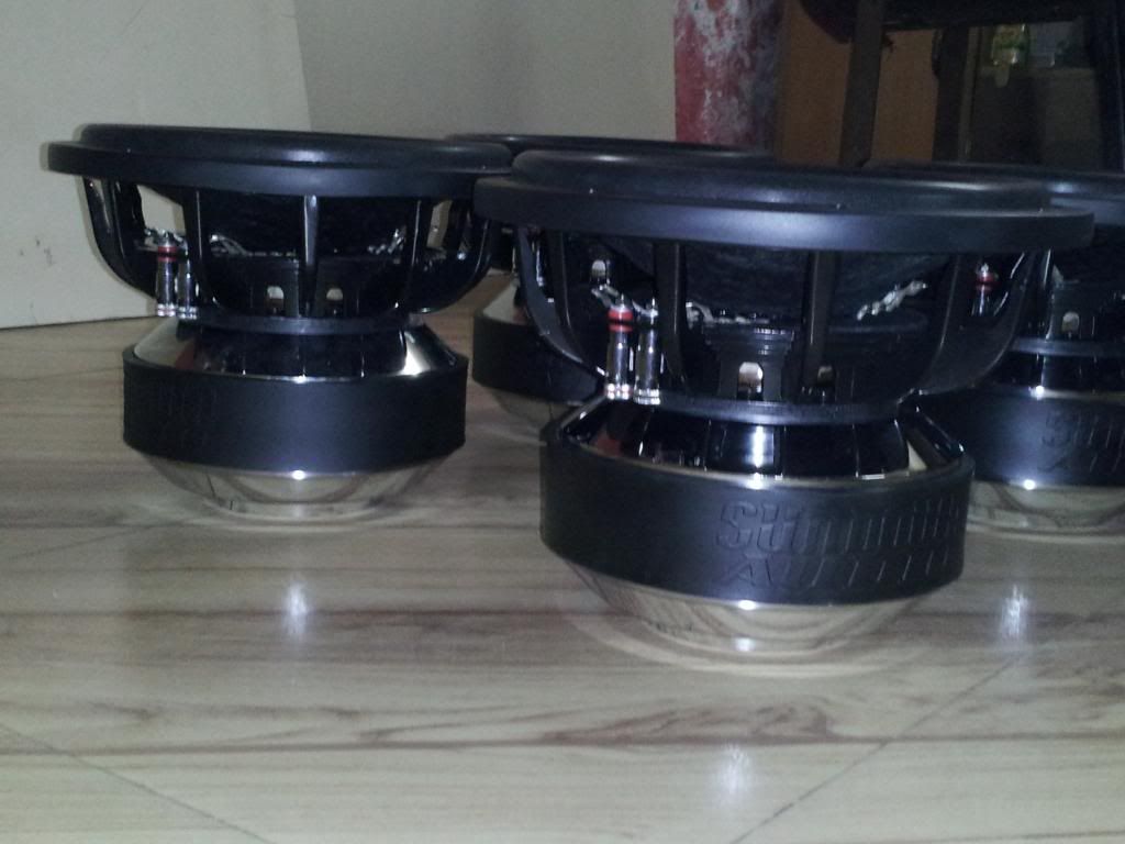 4th order Wall Sundown Zv3 12's (4) and Hertz SPL Monster..Crazy flex